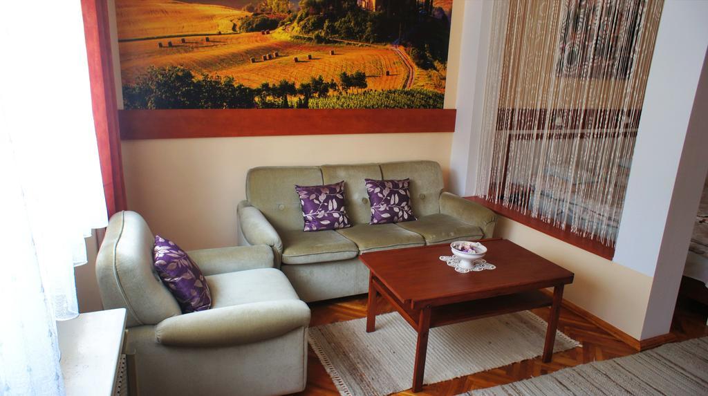 Hajnal Apartman Villa ยูลา ภายนอก รูปภาพ