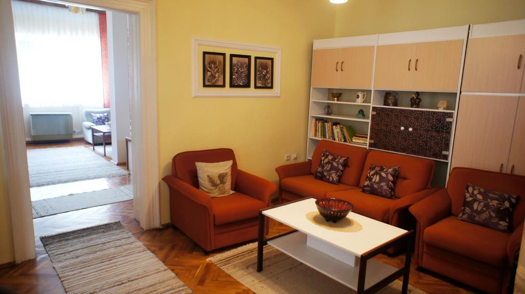 Hajnal Apartman Villa ยูลา ภายนอก รูปภาพ